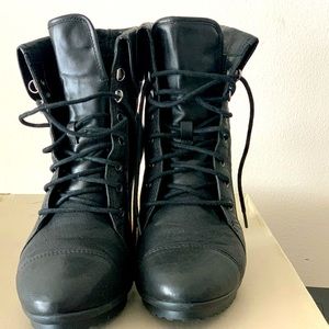 Wonen’s Black Heel Boot